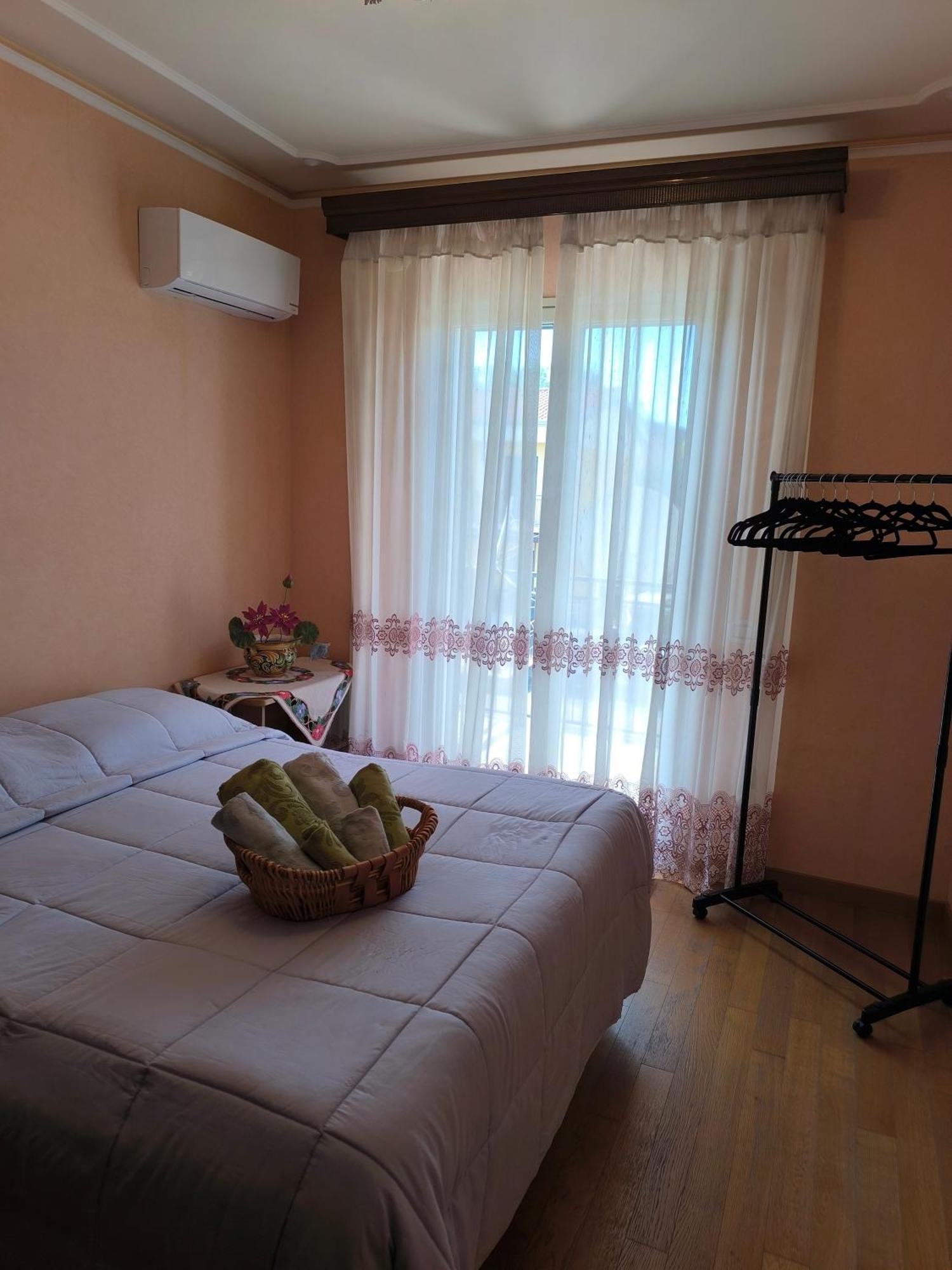 Bed & Breakfast Kalinka Bed & Breakfast Motta SantʼAnastasia Exterior foto