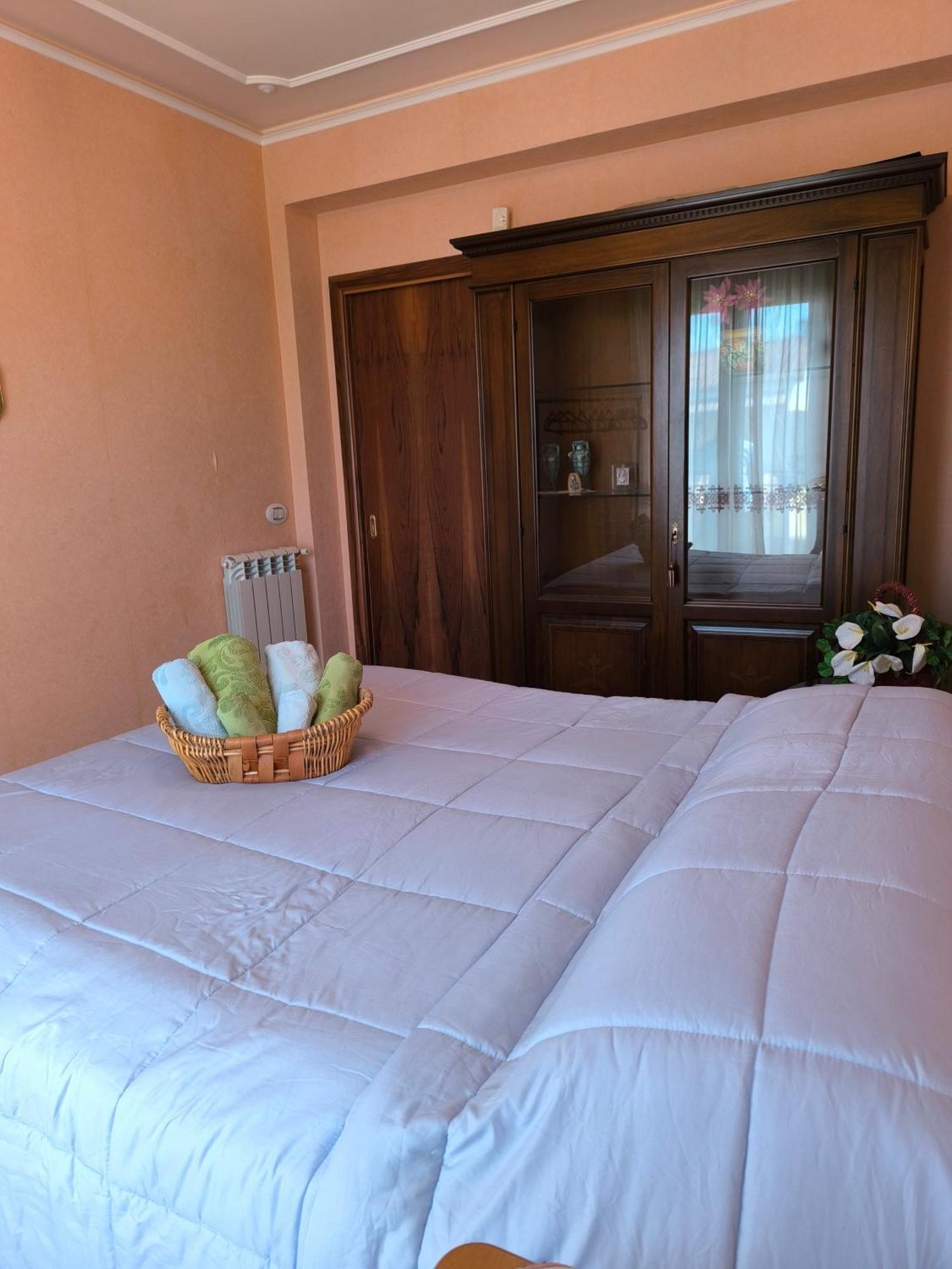 Bed & Breakfast Kalinka Bed & Breakfast Motta SantʼAnastasia Exterior foto