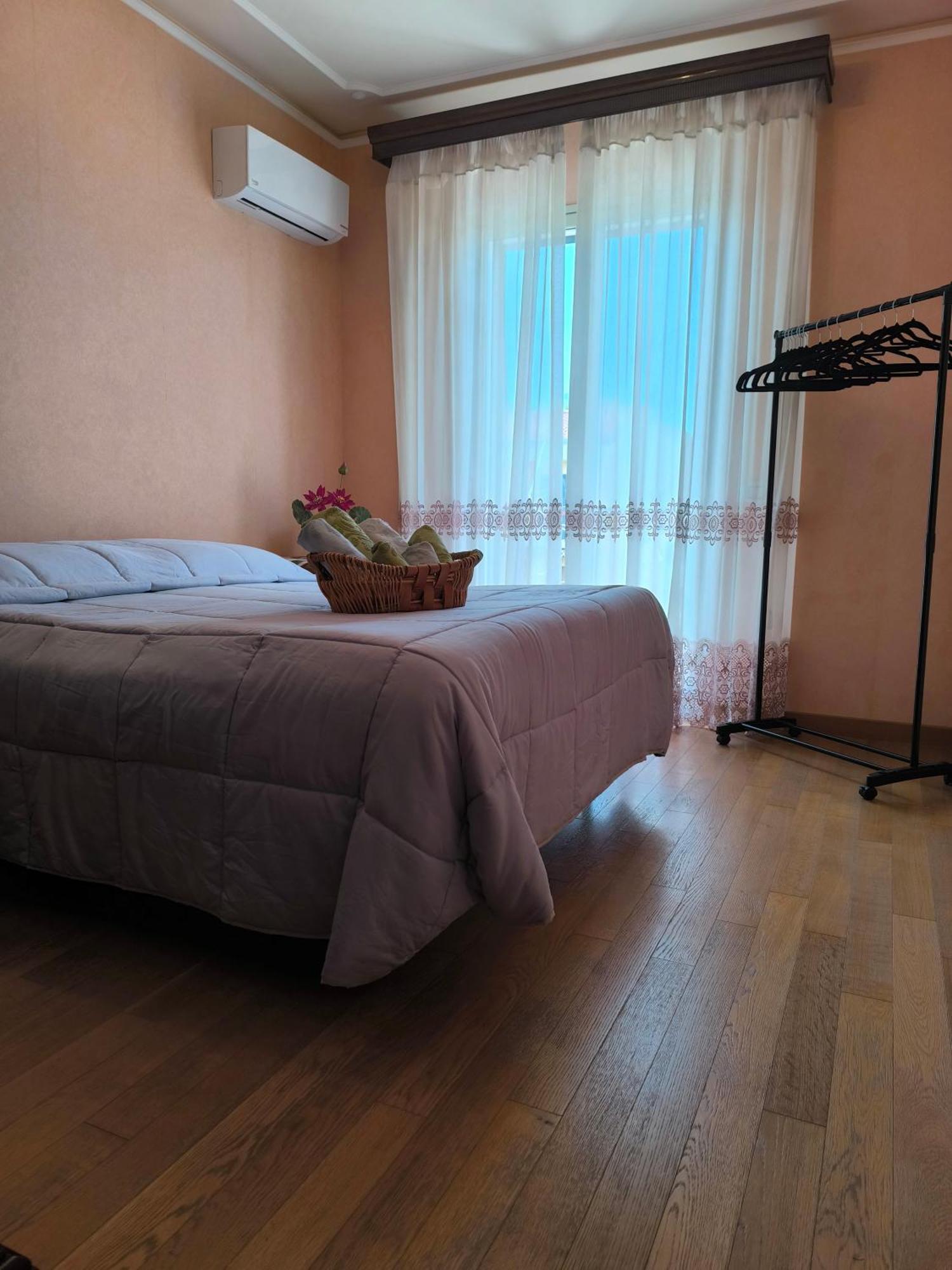 Bed & Breakfast Kalinka Bed & Breakfast Motta SantʼAnastasia Exterior foto