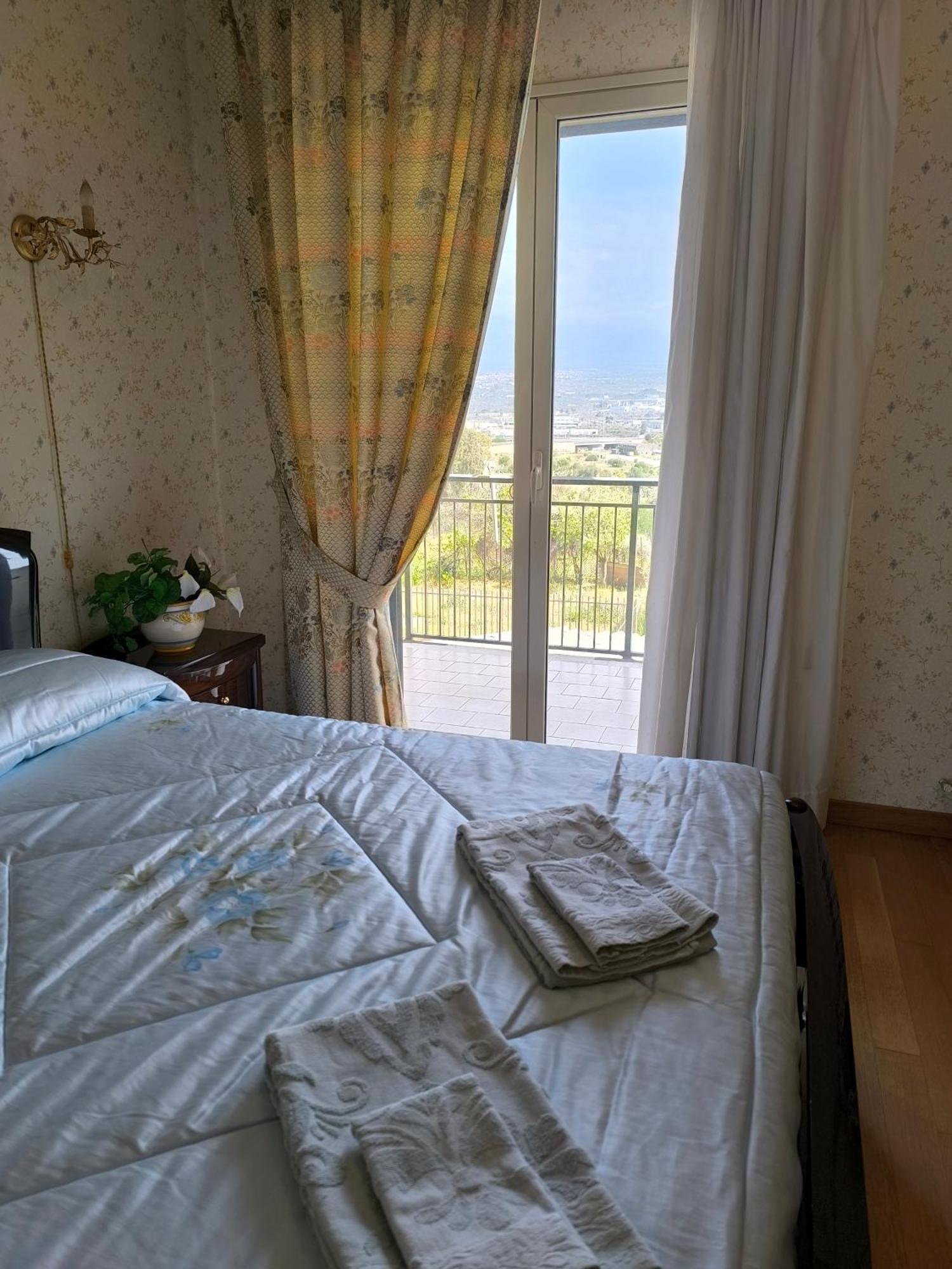 Bed & Breakfast Kalinka Bed & Breakfast Motta SantʼAnastasia Exterior foto