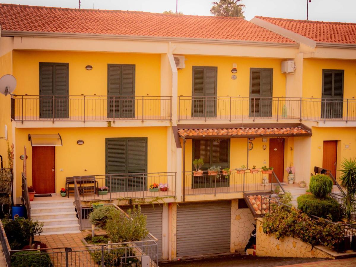 Bed & Breakfast Kalinka Bed & Breakfast Motta SantʼAnastasia Exterior foto